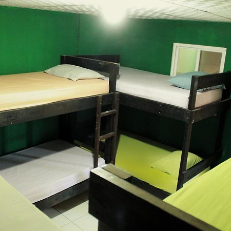 Twin Fin Hostels Bocas Town Exterior photo