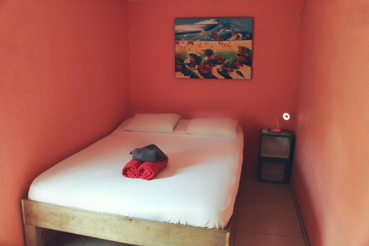 Twin Fin Hostels Bocas Town Exterior photo