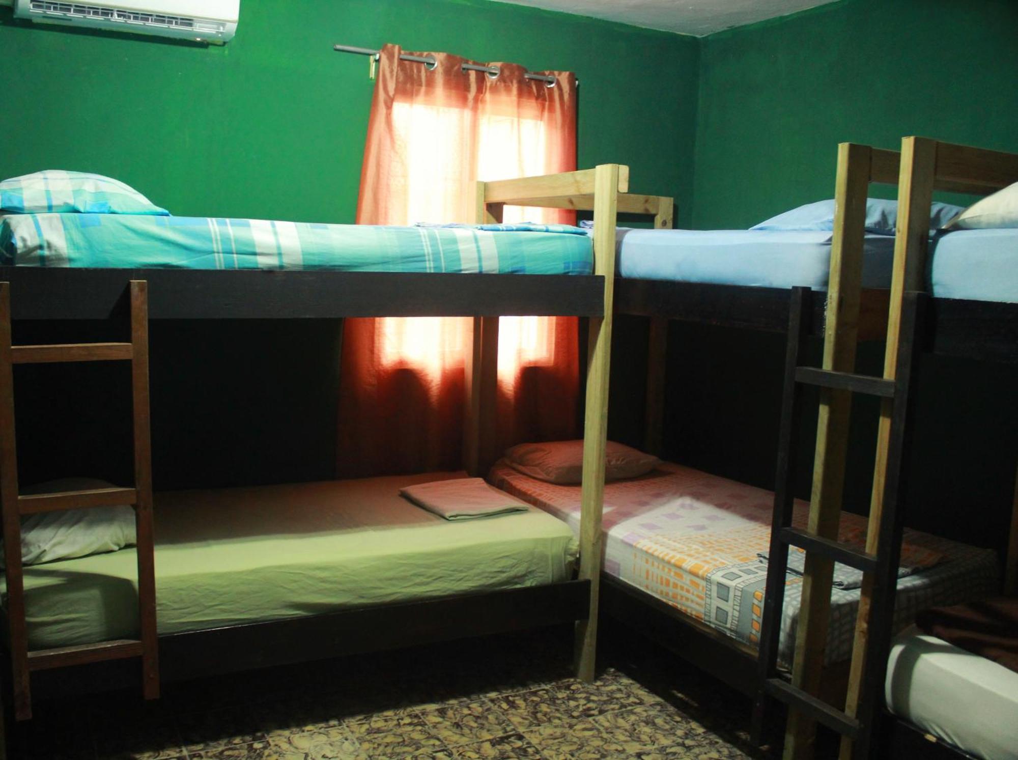 Twin Fin Hostels Bocas Town Exterior photo