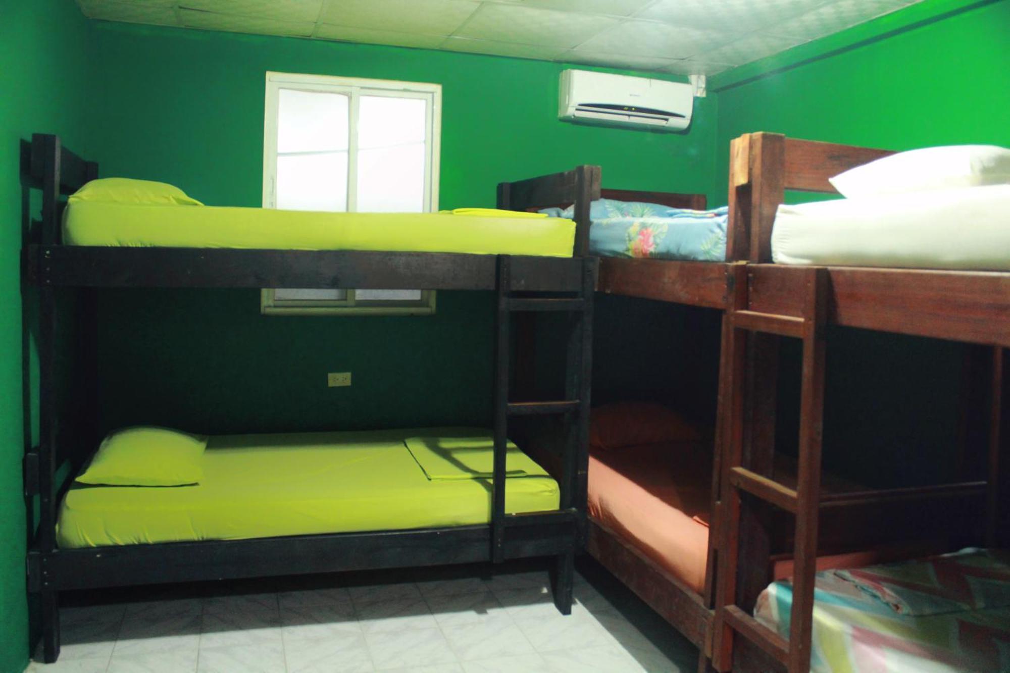Twin Fin Hostels Bocas Town Exterior photo