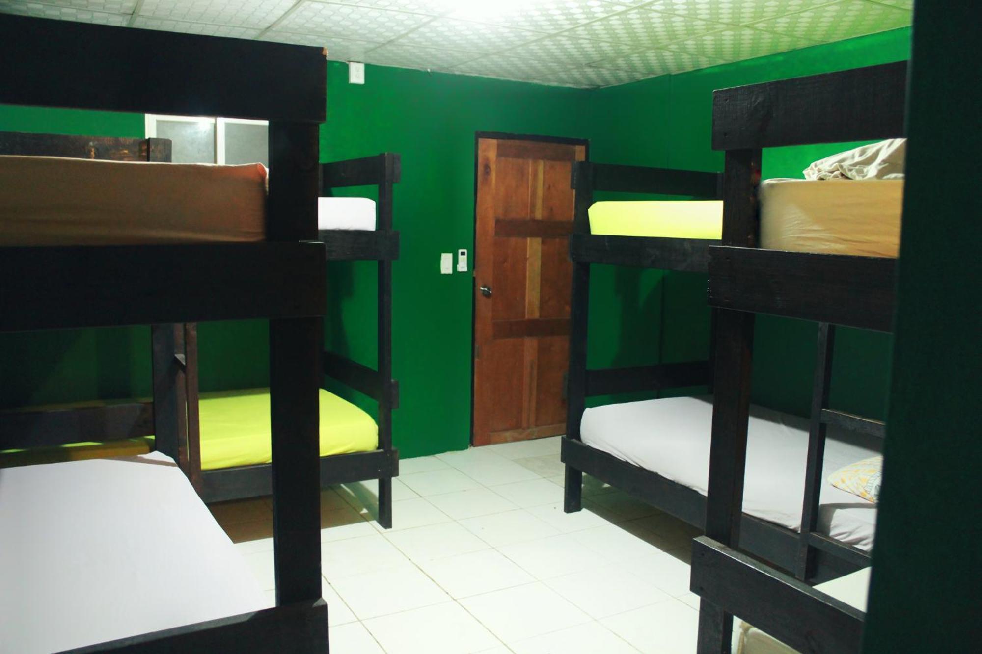 Twin Fin Hostels Bocas del Toro Exterior photo