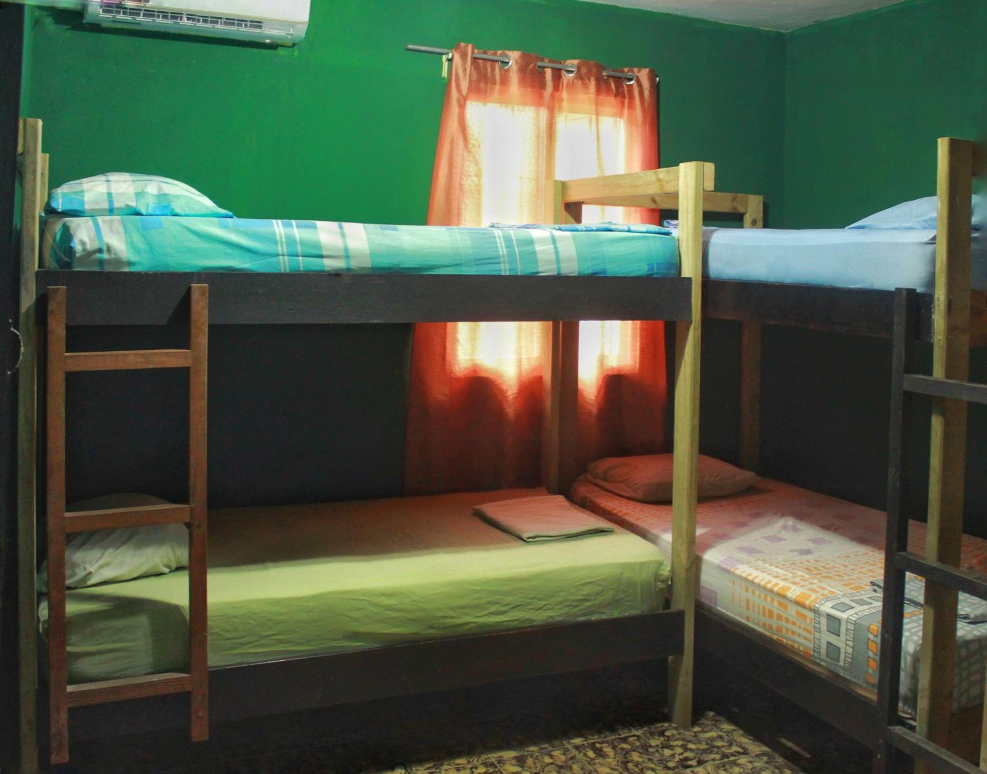 Twin Fin Hostels Bocas Town Exterior photo